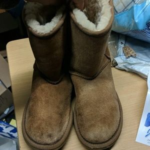 Tan size 6 Ugh boots